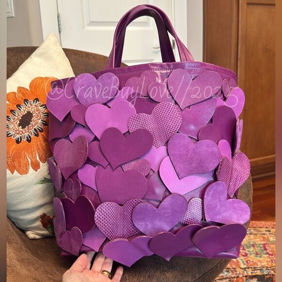 MARC JACOBS ITALY BIG HEART FUCHSIA LEATHER CUTOUT BAG C383189 EUC TAGS $1895 - Picture 6 of 17